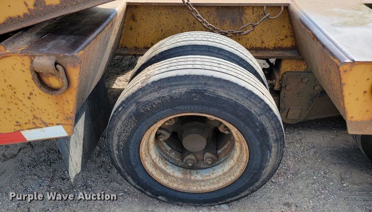 image for item JC9640 1994 Etnyre  equipment trailer