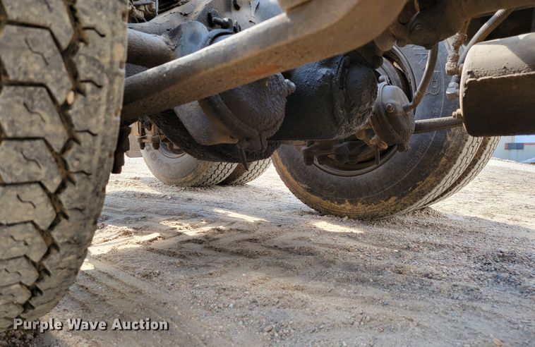 image for item JC9641 2000 Freightliner FLD120  semi truck