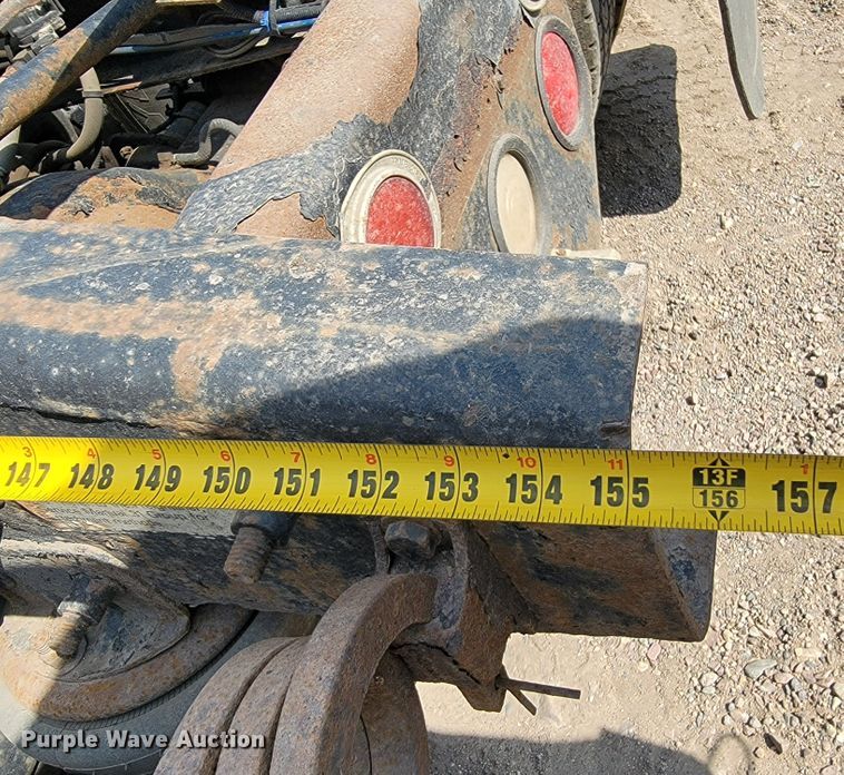 image for item JC9641 2000 Freightliner FLD120  semi truck