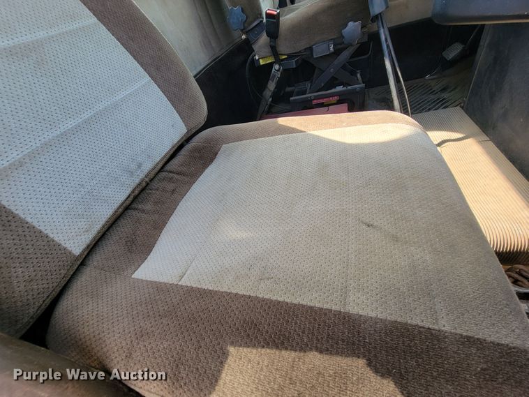 image for item JC9641 2000 Freightliner FLD120  semi truck