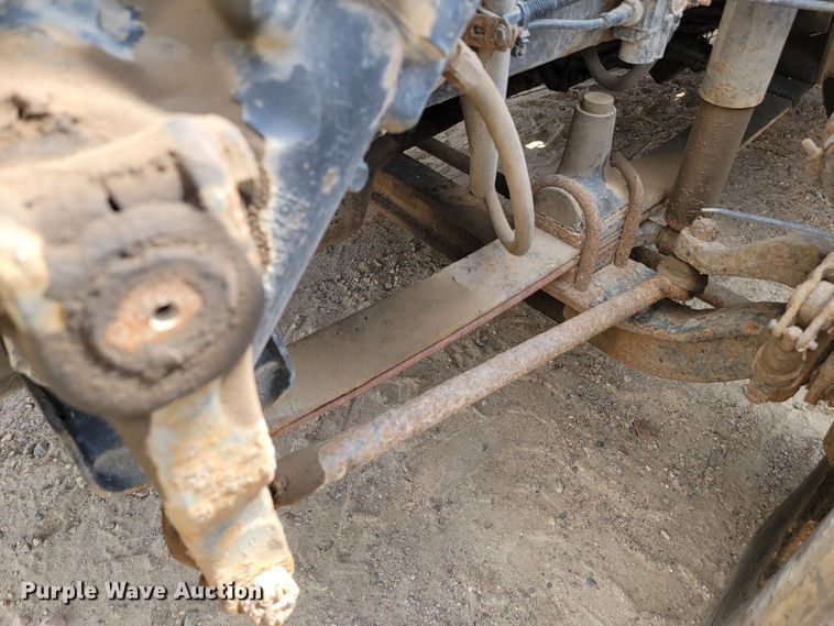 image for item JC9641 2000 Freightliner FLD120  semi truck