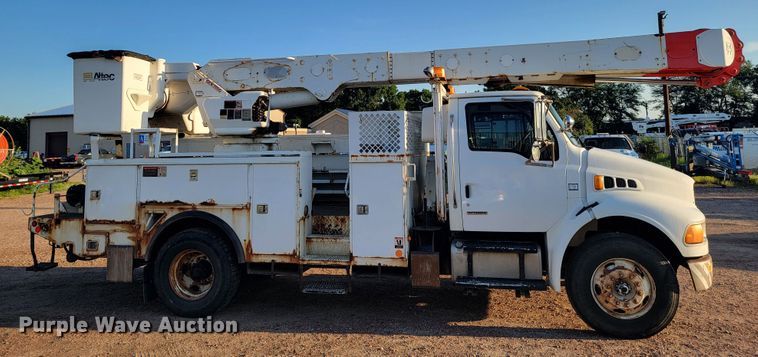 image for item JC9662 2005 Sterling Acterra  bucket truck