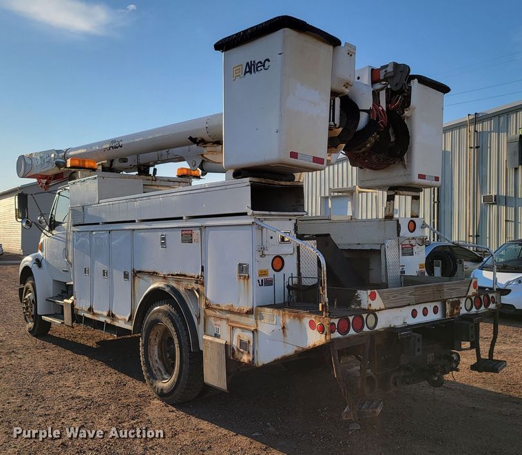 image for item JC9662 2005 Sterling Acterra  bucket truck