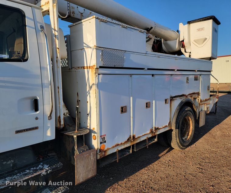 image for item JC9662 2005 Sterling Acterra  bucket truck