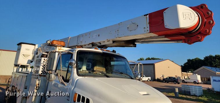 image for item JC9662 2005 Sterling Acterra  bucket truck