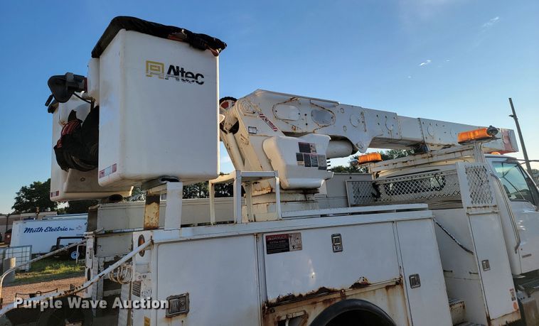 image for item JC9662 2005 Sterling Acterra  bucket truck