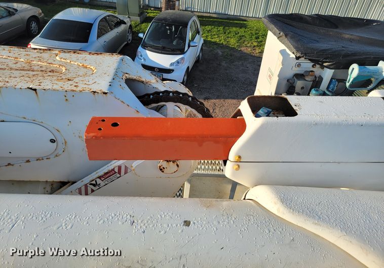 image for item JC9662 2005 Sterling Acterra  bucket truck