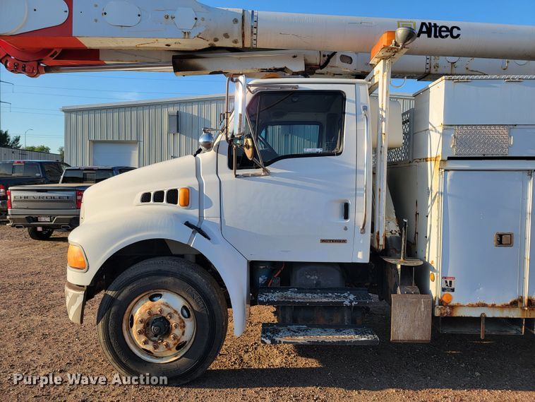 image for item JC9662 2005 Sterling Acterra  bucket truck