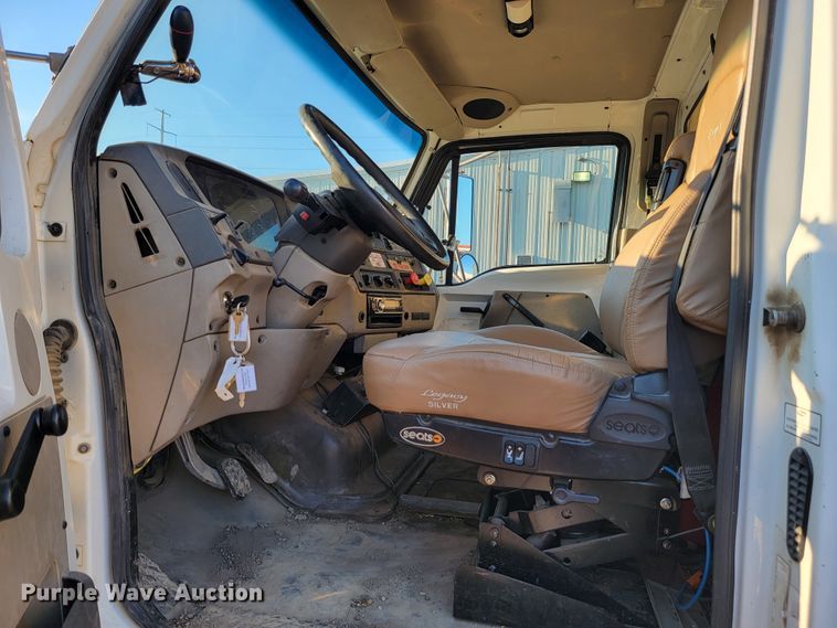 image for item JC9662 2005 Sterling Acterra  bucket truck