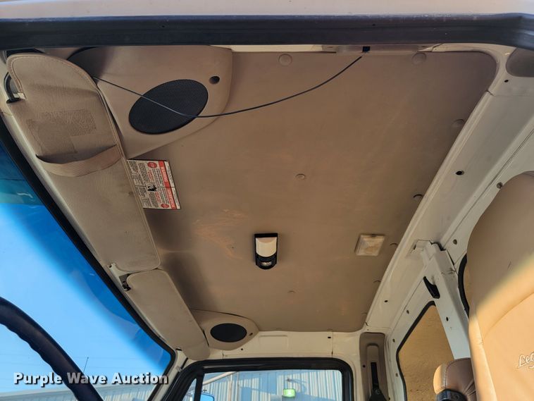 image for item JC9662 2005 Sterling Acterra  bucket truck