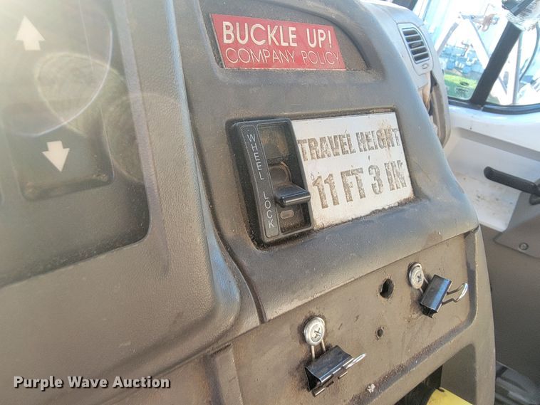 image for item JC9662 2005 Sterling Acterra  bucket truck