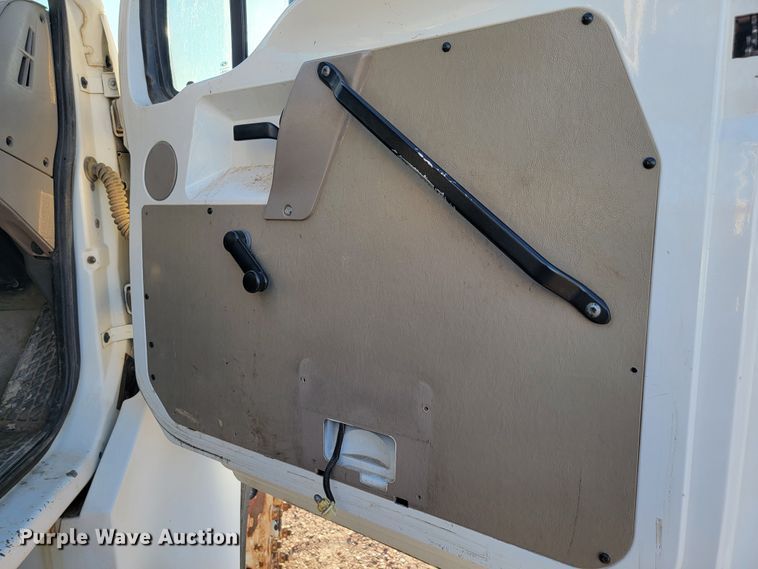 image for item JC9662 2005 Sterling Acterra  bucket truck