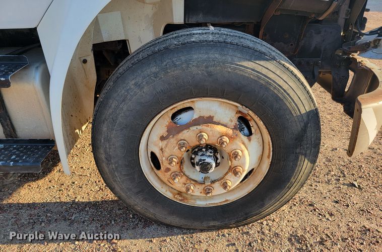 image for item JC9662 2005 Sterling Acterra  bucket truck