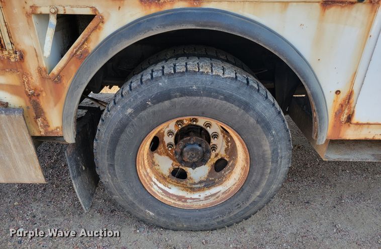 image for item JC9662 2005 Sterling Acterra  bucket truck