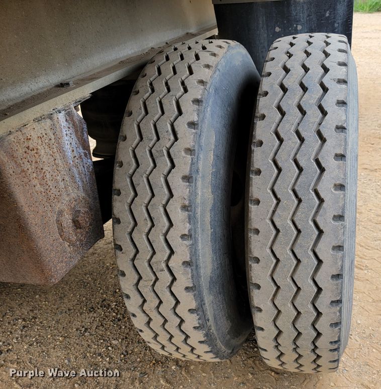 image for item JC9663 1985 Ravens  flatbed trailer