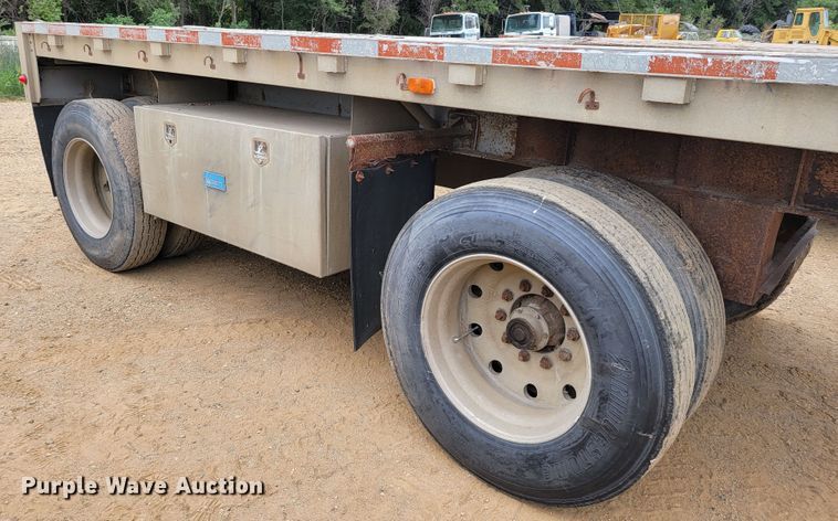 image for item JC9664 1994 Wilson Road Brute CF-900  flatbed trailer