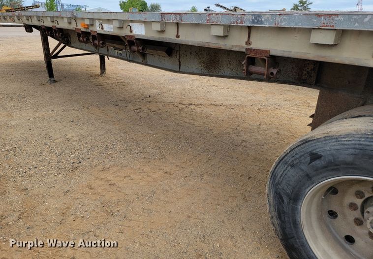 image for item JC9664 1994 Wilson Road Brute CF-900  flatbed trailer