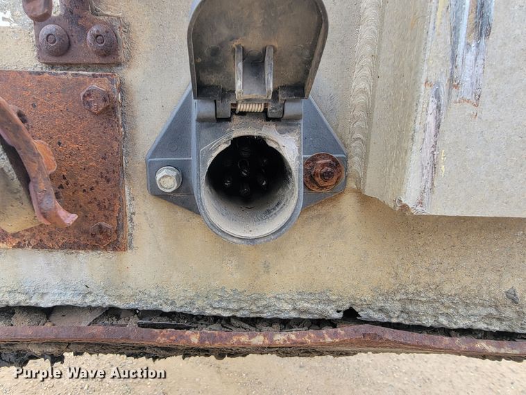 image for item JC9664 1994 Wilson Road Brute CF-900  flatbed trailer