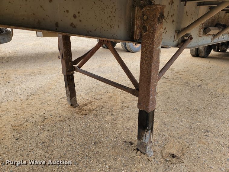 image for item JC9664 1994 Wilson Road Brute CF-900  flatbed trailer