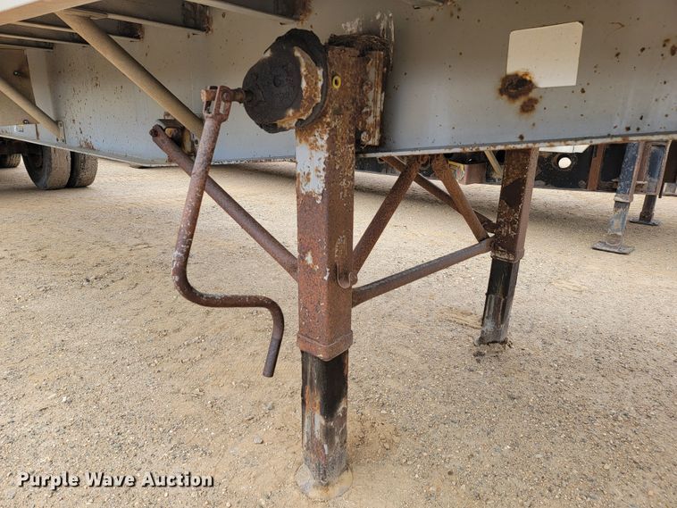 image for item JC9664 1994 Wilson Road Brute CF-900  flatbed trailer