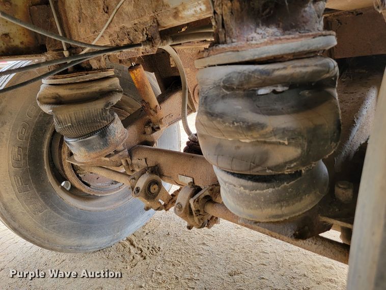 image for item JC9664 1994 Wilson Road Brute CF-900  flatbed trailer