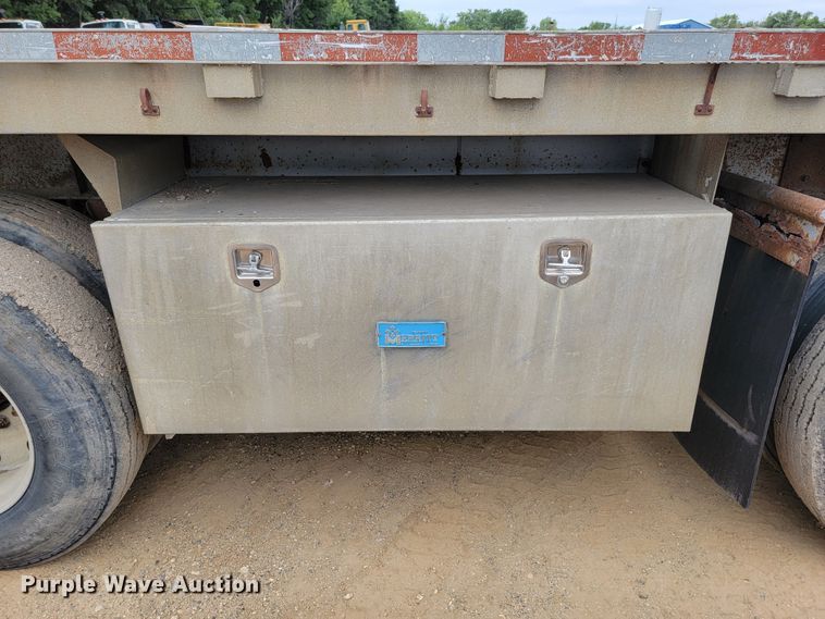 image for item JC9664 1994 Wilson Road Brute CF-900  flatbed trailer