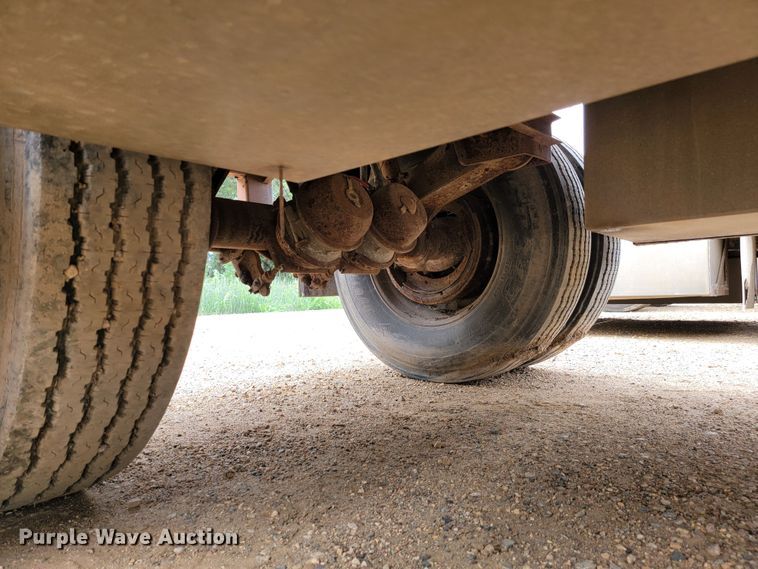 image for item JC9664 1994 Wilson Road Brute CF-900  flatbed trailer