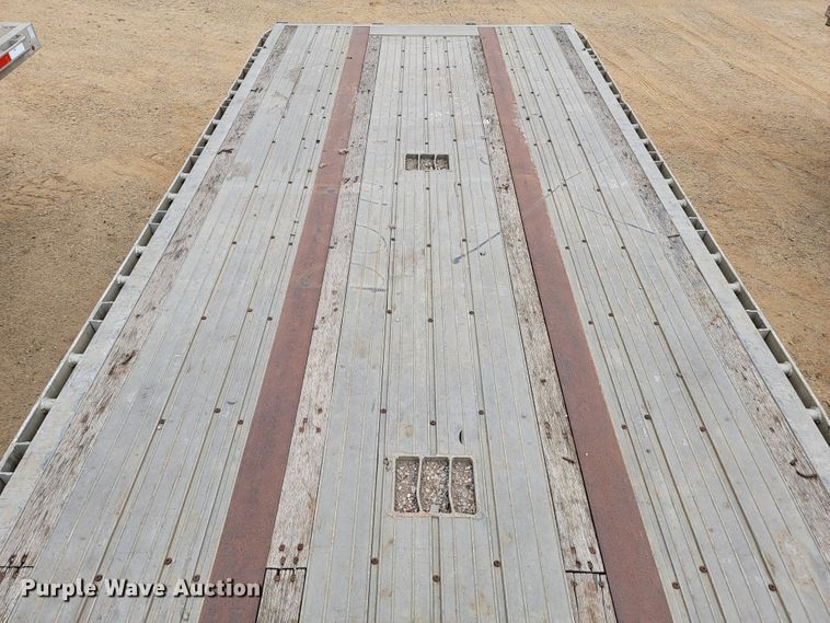 image for item JC9664 1994 Wilson Road Brute CF-900  flatbed trailer