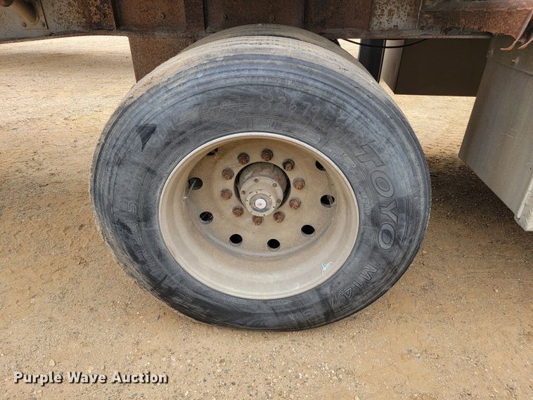 image for item JC9664 1994 Wilson Road Brute CF-900  flatbed trailer