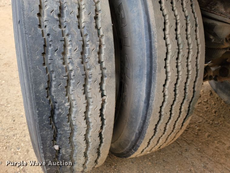 image for item JC9664 1994 Wilson Road Brute CF-900  flatbed trailer