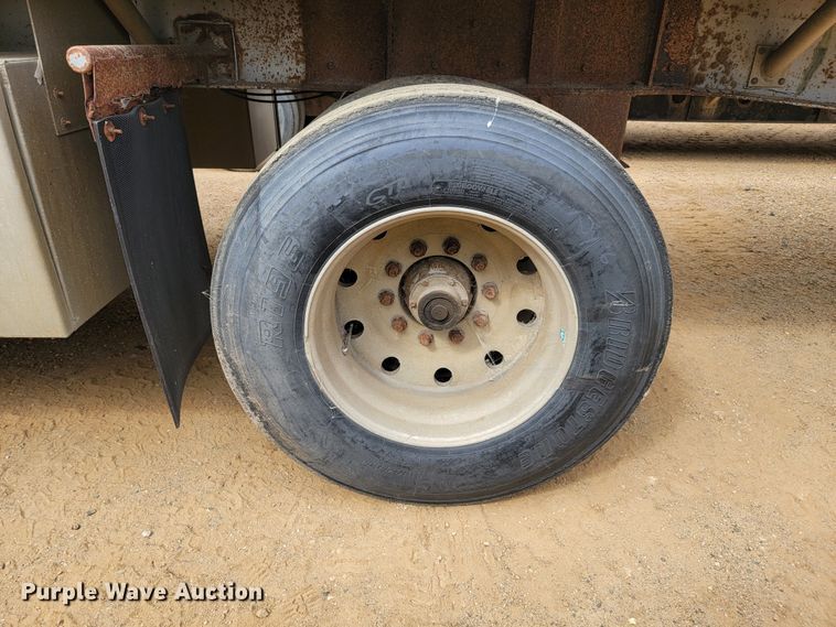 image for item JC9664 1994 Wilson Road Brute CF-900  flatbed trailer