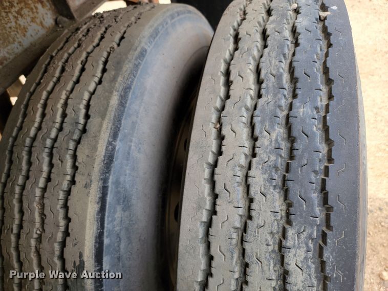 image for item JC9664 1994 Wilson Road Brute CF-900  flatbed trailer