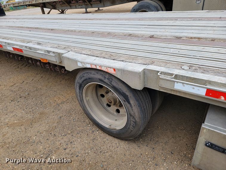 image for item JC9665 2001 Transcraft D-Eagle W2  drop deck equipment trailer