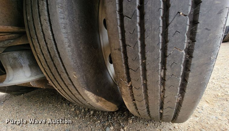 image for item JC9665 2001 Transcraft D-Eagle W2  drop deck equipment trailer