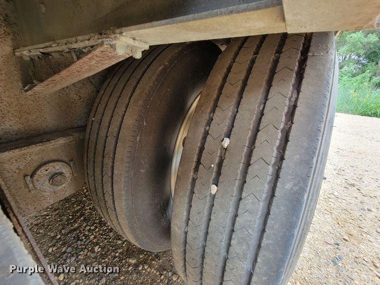 image for item JC9665 2001 Transcraft D-Eagle W2  drop deck equipment trailer