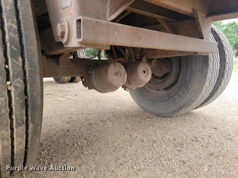 image for item JC9666 1999 Fontaine LFTW-6-8048WSAK  flatbed trailer