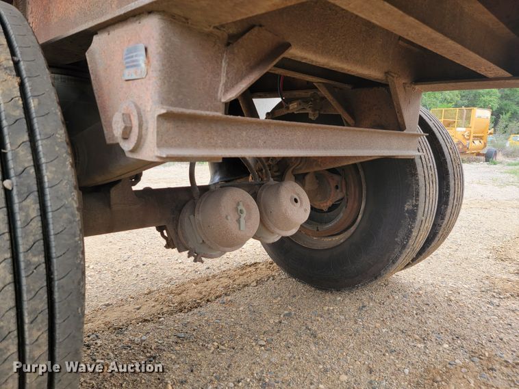 image for item JC9666 1999 Fontaine LFTW-6-8048WSAK  flatbed trailer