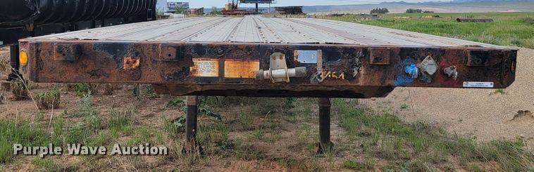 image for item JG9824 2000 Great Dane  flatbed trailer