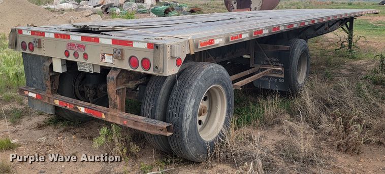 image for item JG9824 2000 Great Dane  flatbed trailer