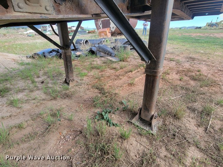 image for item JG9824 2000 Great Dane  flatbed trailer