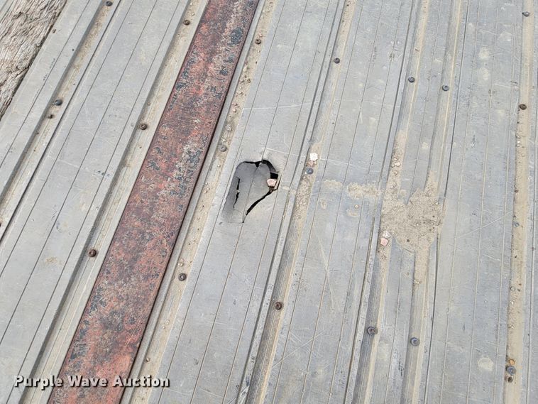 image for item JG9824 2000 Great Dane  flatbed trailer