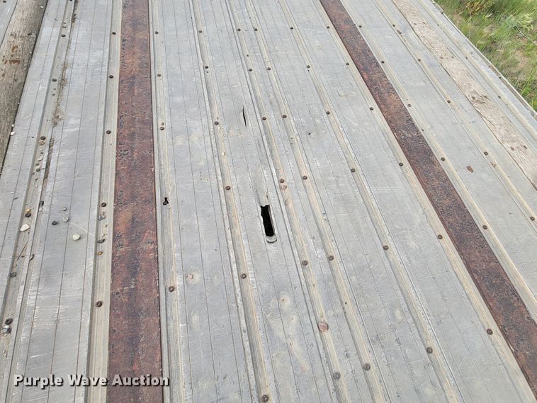 image for item JG9824 2000 Great Dane  flatbed trailer