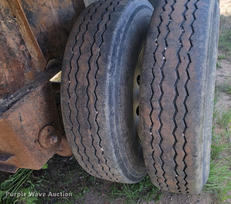 image for item JG9824 2000 Great Dane  flatbed trailer