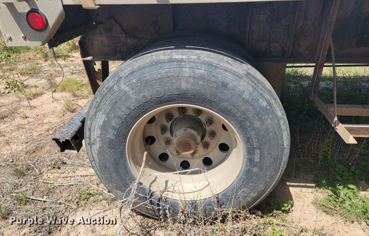 image for item JG9824 2000 Great Dane  flatbed trailer