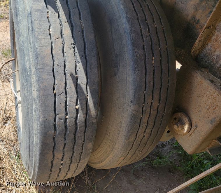 image for item JG9824 2000 Great Dane  flatbed trailer