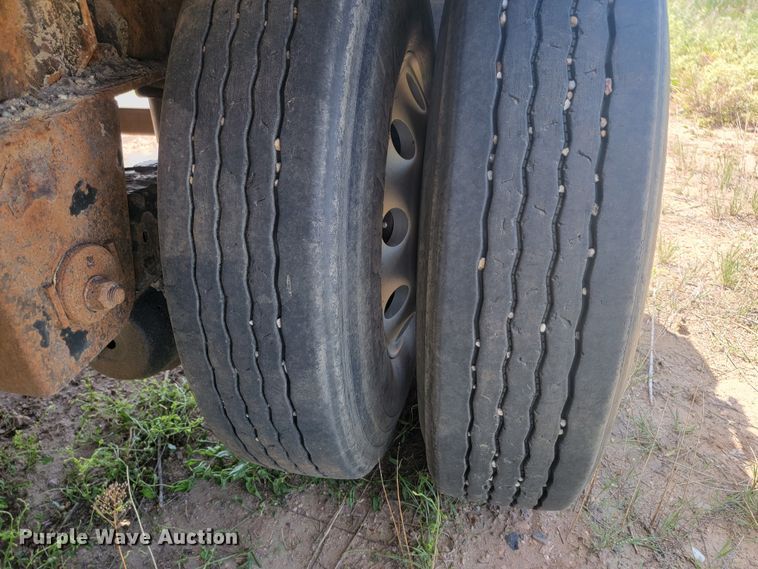 image for item JG9824 2000 Great Dane  flatbed trailer