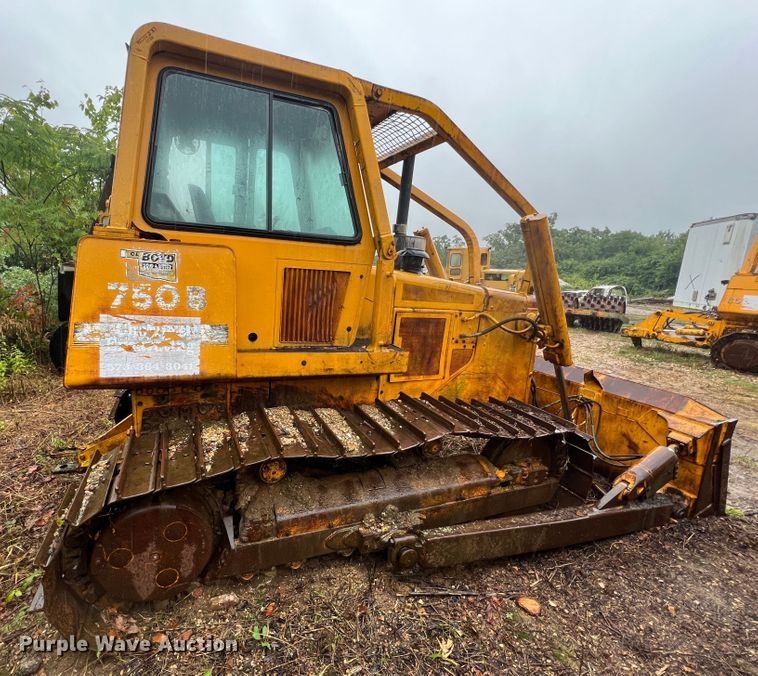 image for item JM9135 1989 John Deere 750B  dozer