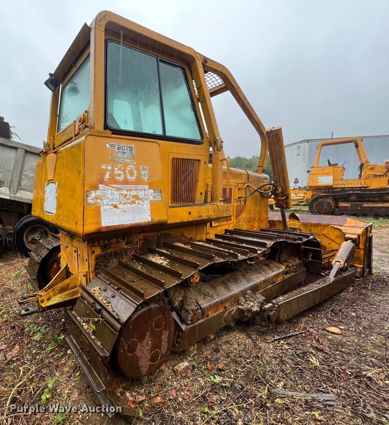 image for item JM9135 1989 John Deere 750B  dozer