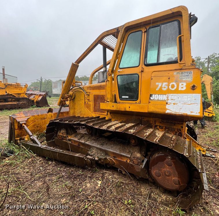 image for item JM9135 1989 John Deere 750B  dozer