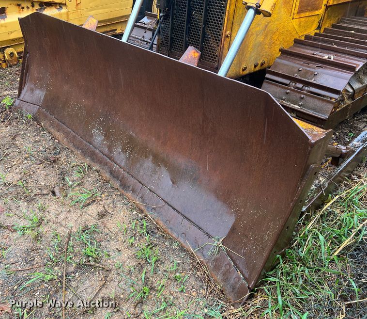 image for item JM9135 1989 John Deere 750B  dozer